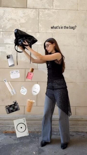 All your IT girl essentials in your handbag!
.
.
.
.
.
.
(bag, perfume, fragrance, brand, organic, fyp)